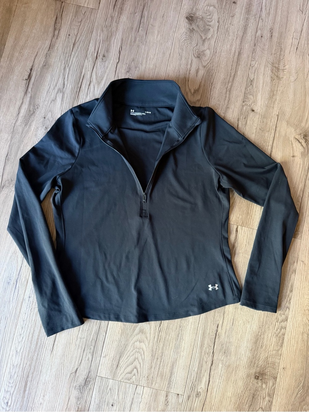 Under Armour Black Women's Half-Zip Pullover size Large with thumb holes